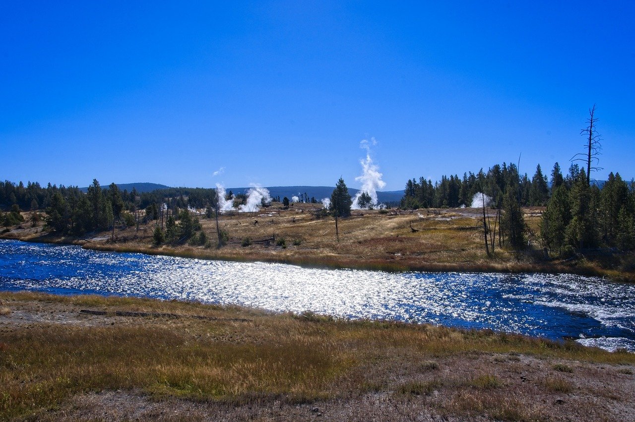 Yellowstone geothermal basin