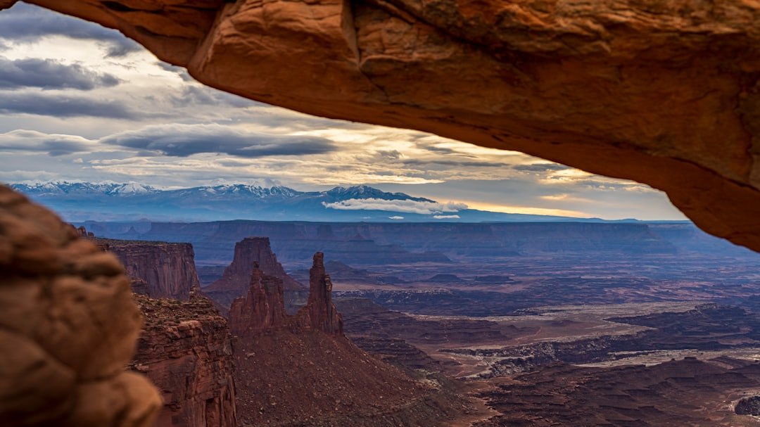 Canyonlands Utah mesa canyon overlook