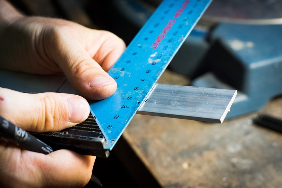 Measuring tools and contour gauge for precise insulation cutting