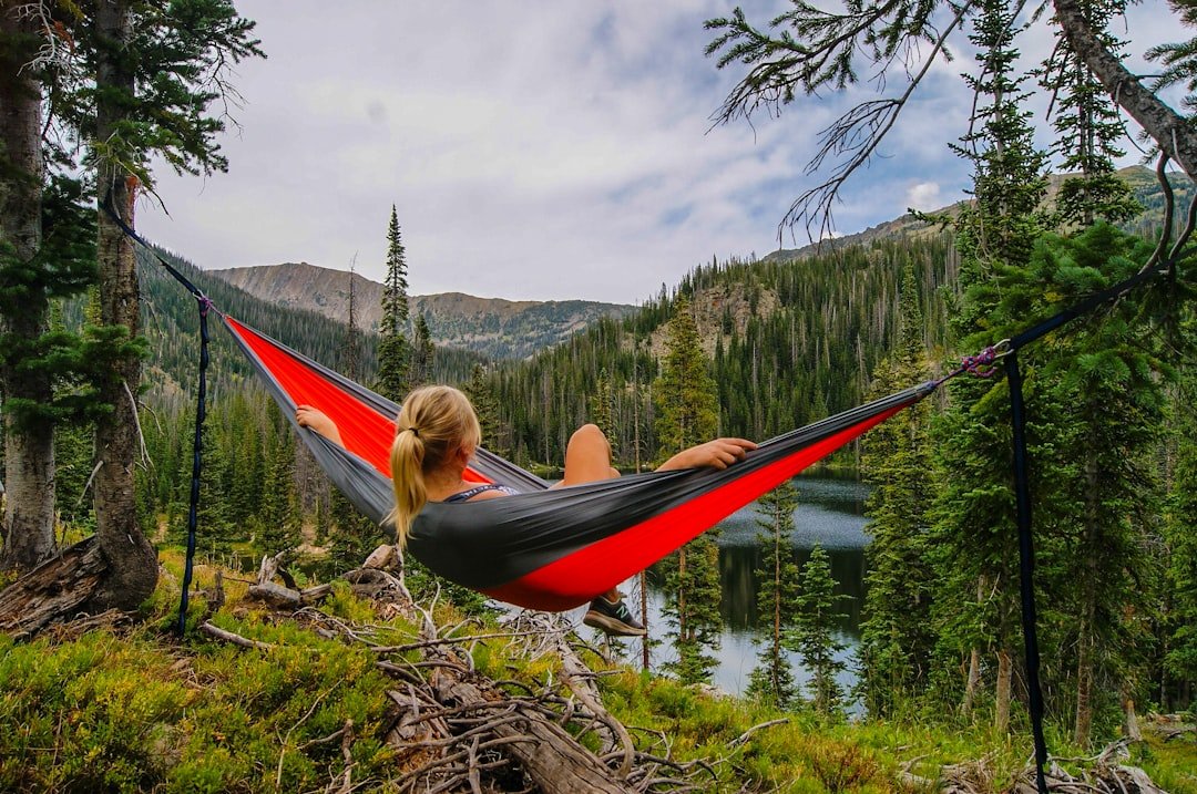 Travel footrest hammock setup for airplane