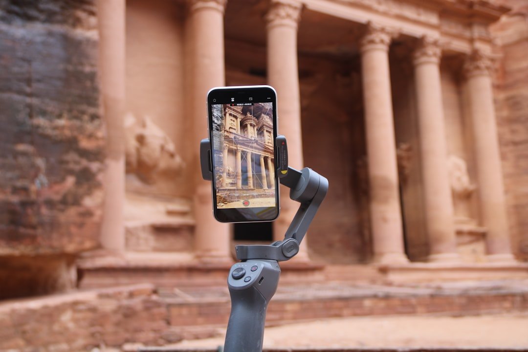 Smartphone gimbal stabilizer for travel video