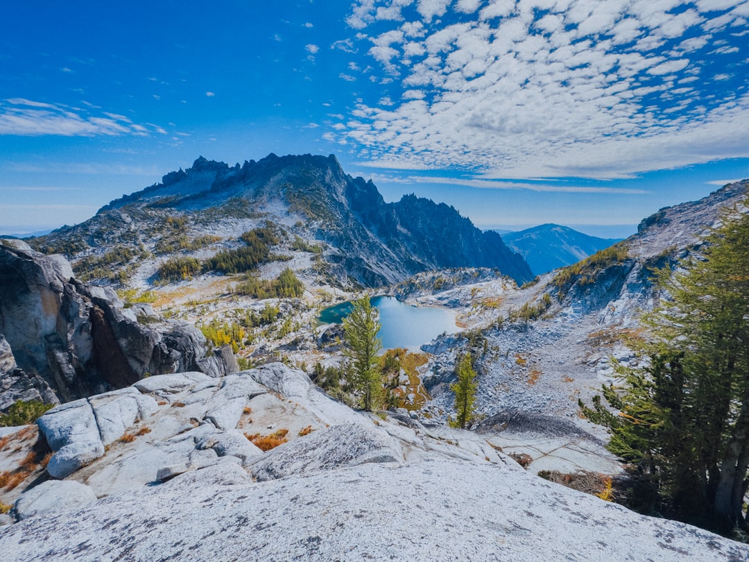 Hidden Lake Overlook with alpine basin and mountain peaks
