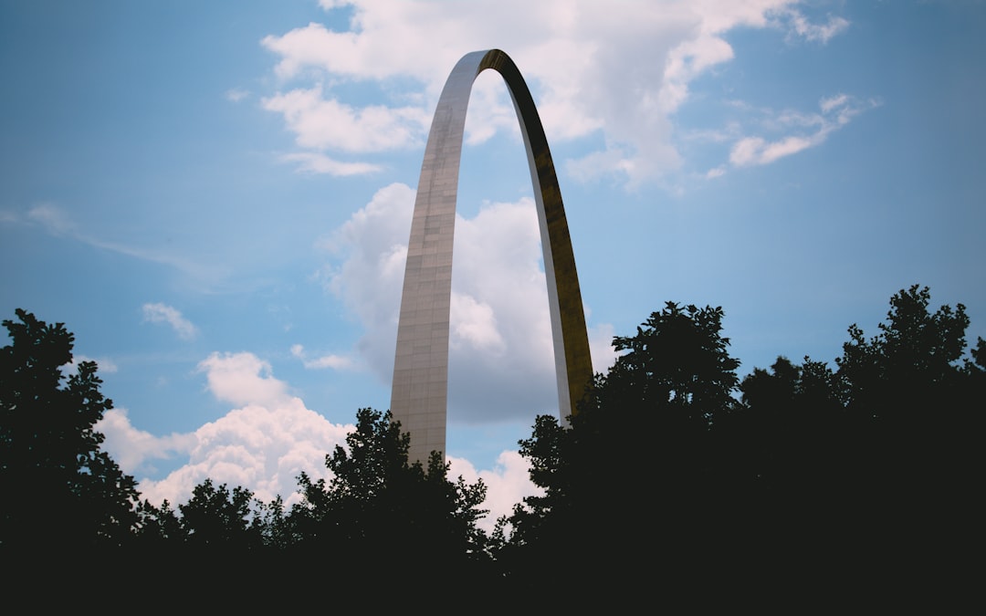 The Gateway Arch viewed from below with trees in the foreground