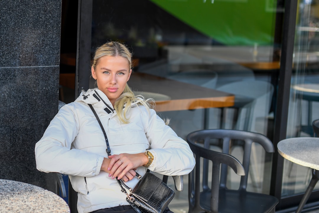Woman wearing a white packable puffer jacket in autumn