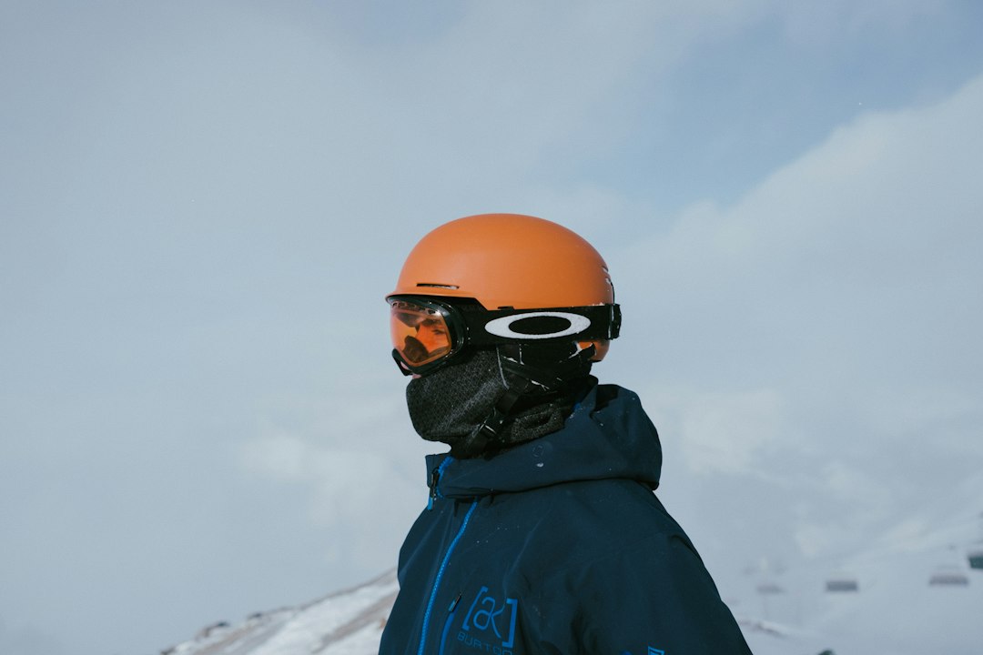 Hiker wearing a neck gaiter in the mountains